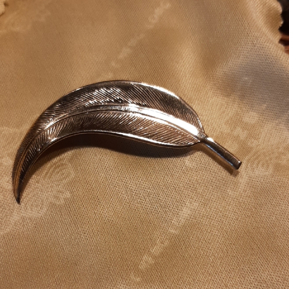 Goldtone Leaf/ Frond Brooch